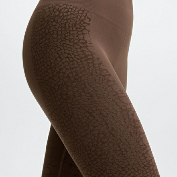Fabletics High-Waisted Seamless Reptile Leggings - Picture 4 of 8